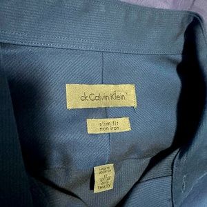 Calvin Klein bottom down shirt, Alin fit, cotton beautiful like new